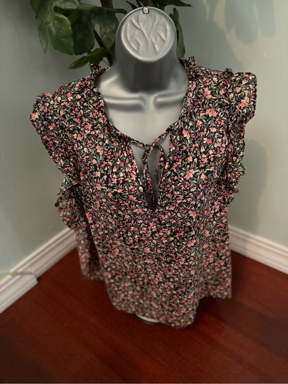 BB Dakota Black Floral Tie-Neck Ruffle Sleeveless Blouse. Light weight feminine.